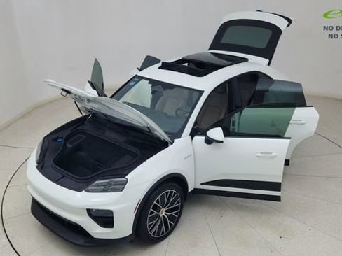Used 2025 Porsche Macan Electric RWD image 87