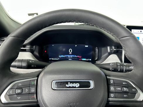 Used 2025 Jeep Compass Limited w/ Elite Group AWD/4WD image 13