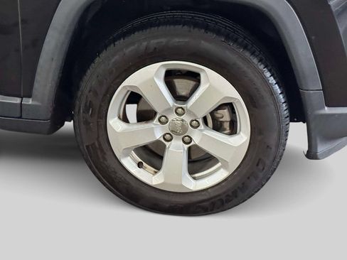 Used 2019 Jeep Compass Latitude w/ Popular Equipment Group AWD/4WD image 6