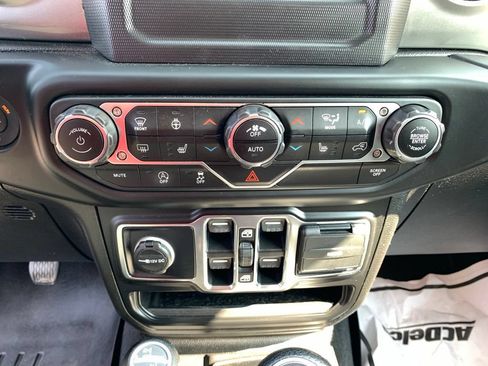 Used 2020 Jeep Wrangler Unlimited Sahara w/ Cold Weather Group AWD/4WD image 23