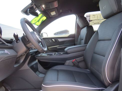 New 2026 Buick Enclave Sport Touring w/ LPO, Floor Liner Package image 14