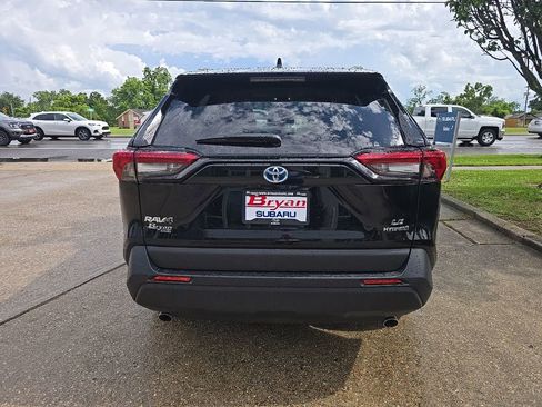Used 2024 Toyota RAV4 LE AWD/4WD image 17