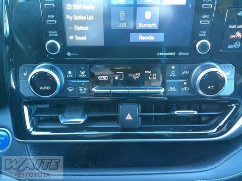 Certified 2021 Toyota Highlander XLE image 18