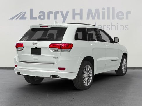 Used 2017 Jeep Grand Cherokee Summit w/ Platinum Series Group AWD/4WD image 3