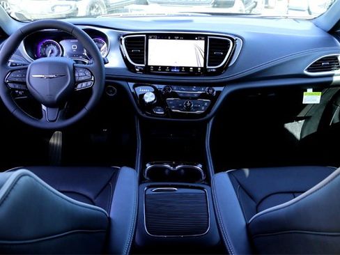 New 2026 Chrysler Pacifica Limited image 24