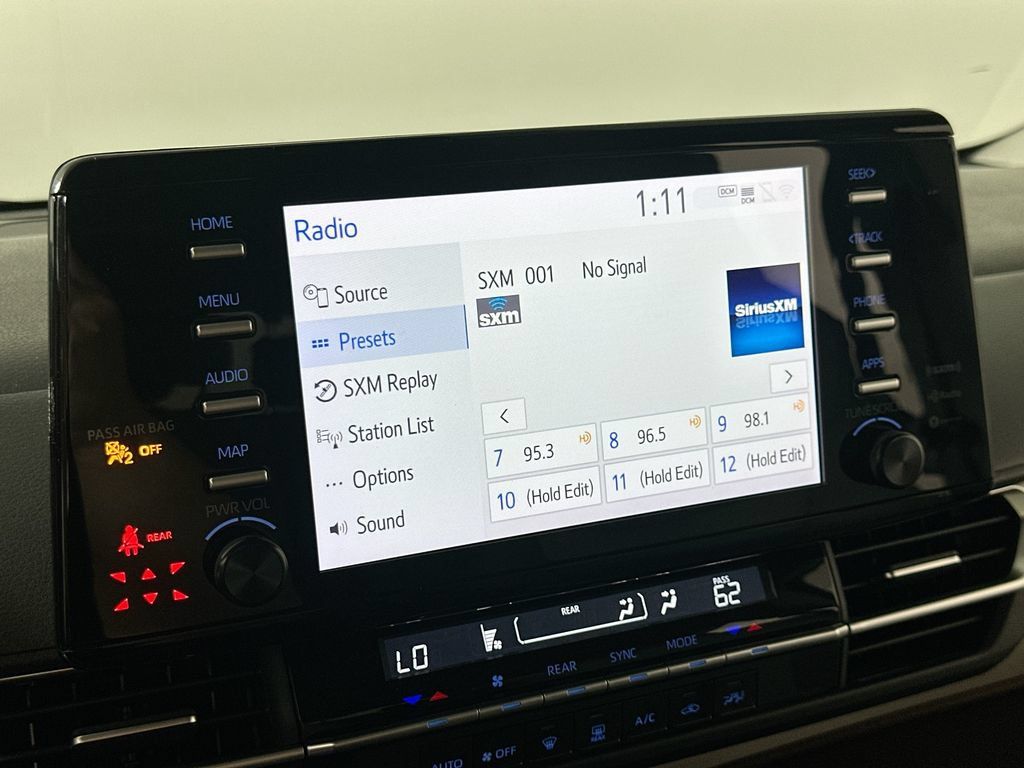 Used 2024 Toyota Sienna LE FWD image 32