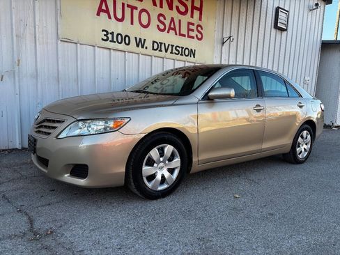 Used 2011 Toyota Camry LE image 18