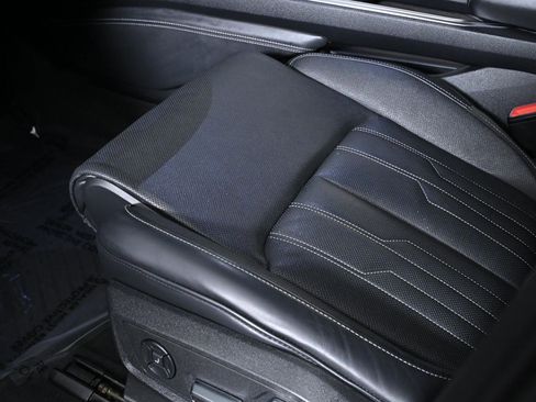 Used 2022 Audi e-tron Chronos image 24