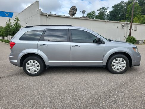 Used 2018 Dodge Journey SE w/ Comfort/Convenience Group AWD/4WD image 4