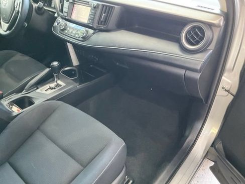 Used 2018 Toyota RAV4 XLE AWD/4WD image 23