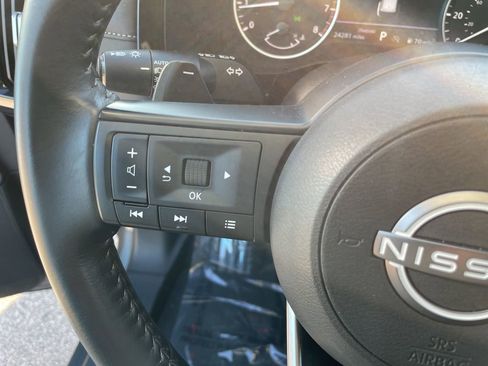 Used 2025 Nissan Pathfinder SV image 13