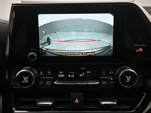 Used 2023 Toyota Highlander LE image 12