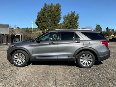 Used 2021 Ford Explorer Limited w/ Equipment Group 301A image 3