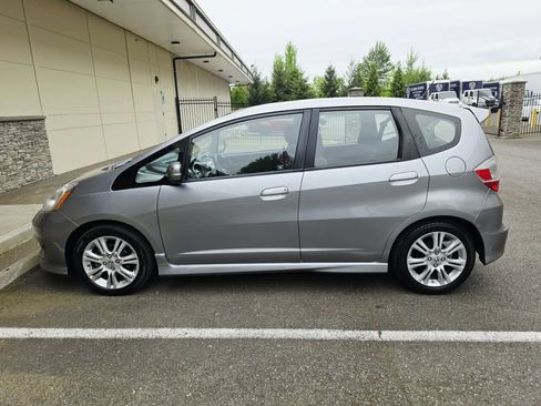 Used 2010 Honda Fit Sport image 2