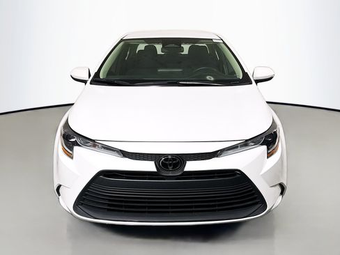 Used 2024 Toyota Corolla LE image 2