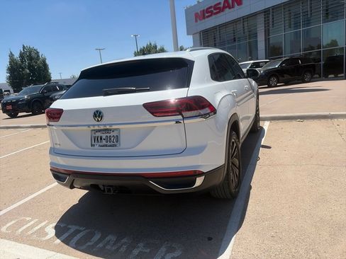 Used 2023 Volkswagen Atlas Cross Sport SE w/ Panoramic Sunroof Package FWD image 9