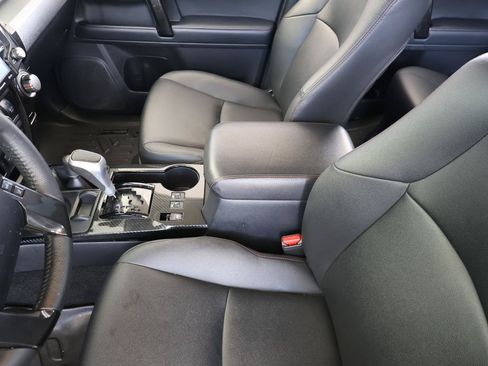Used 2021 Toyota 4Runner TRD Off-Road Premium w/ Moonroof Package AWD/4WD image 40