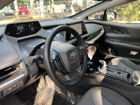 Used 2025 Toyota Prius LE image 28