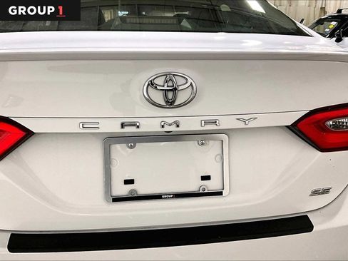 Certified 2019 Toyota Camry SE image 9