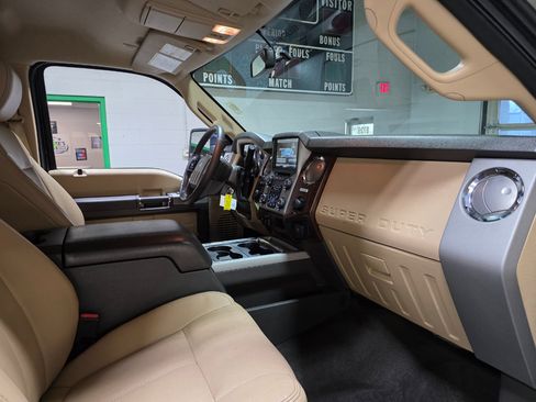 Used 2015 Ford F250 Lariat w/ Lariat Interior Package image 26