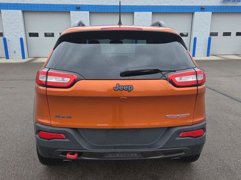 Used 2016 Jeep Cherokee Trailhawk image 4