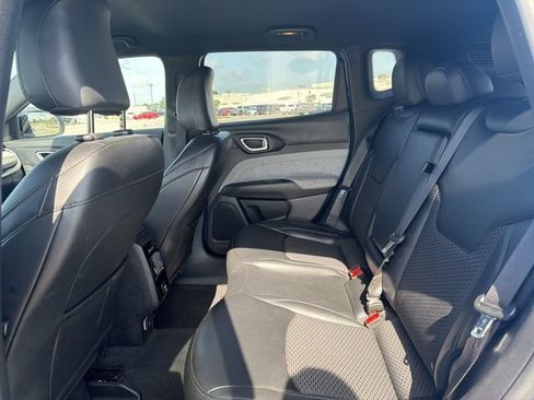 Used 2024 Jeep Compass Latitude AWD/4WD image 11