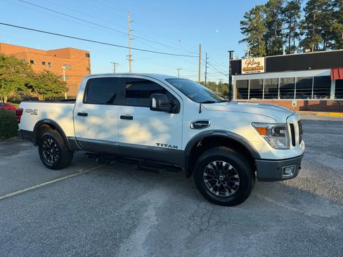 Used 2017 Nissan Titan PRO-4X image 5