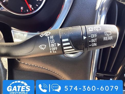 Used 2023 Chevrolet Traverse Premier image 33