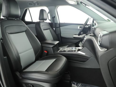 Certified 2024 Ford Explorer XLT w/ Equipment Group 202A image 20