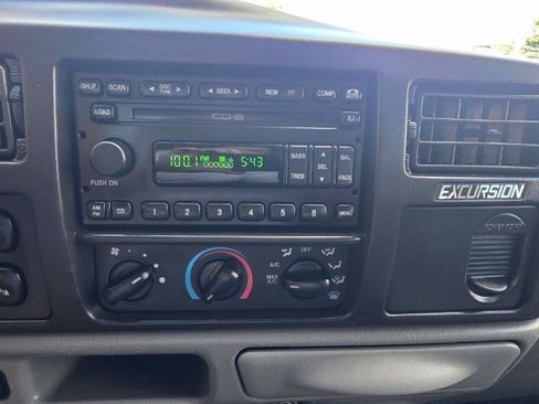 Used 2005 Ford Excursion XLT AWD/4WD image 12