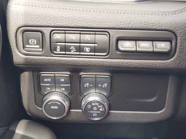 Used 2023 GMC Yukon XL Denali AWD/4WD image 22