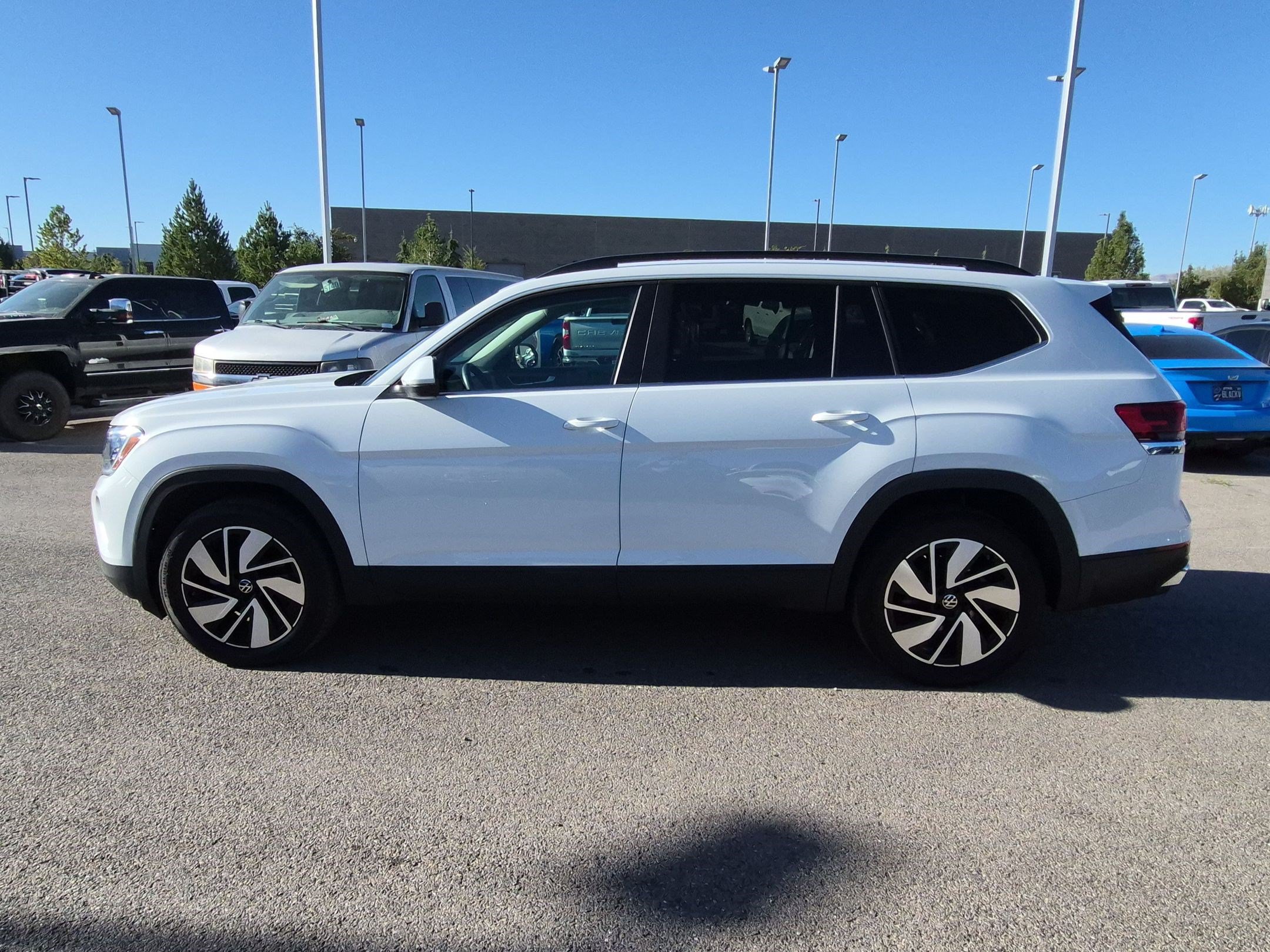 Used 2024 Volkswagen Atlas SE AWD/4WD image 7