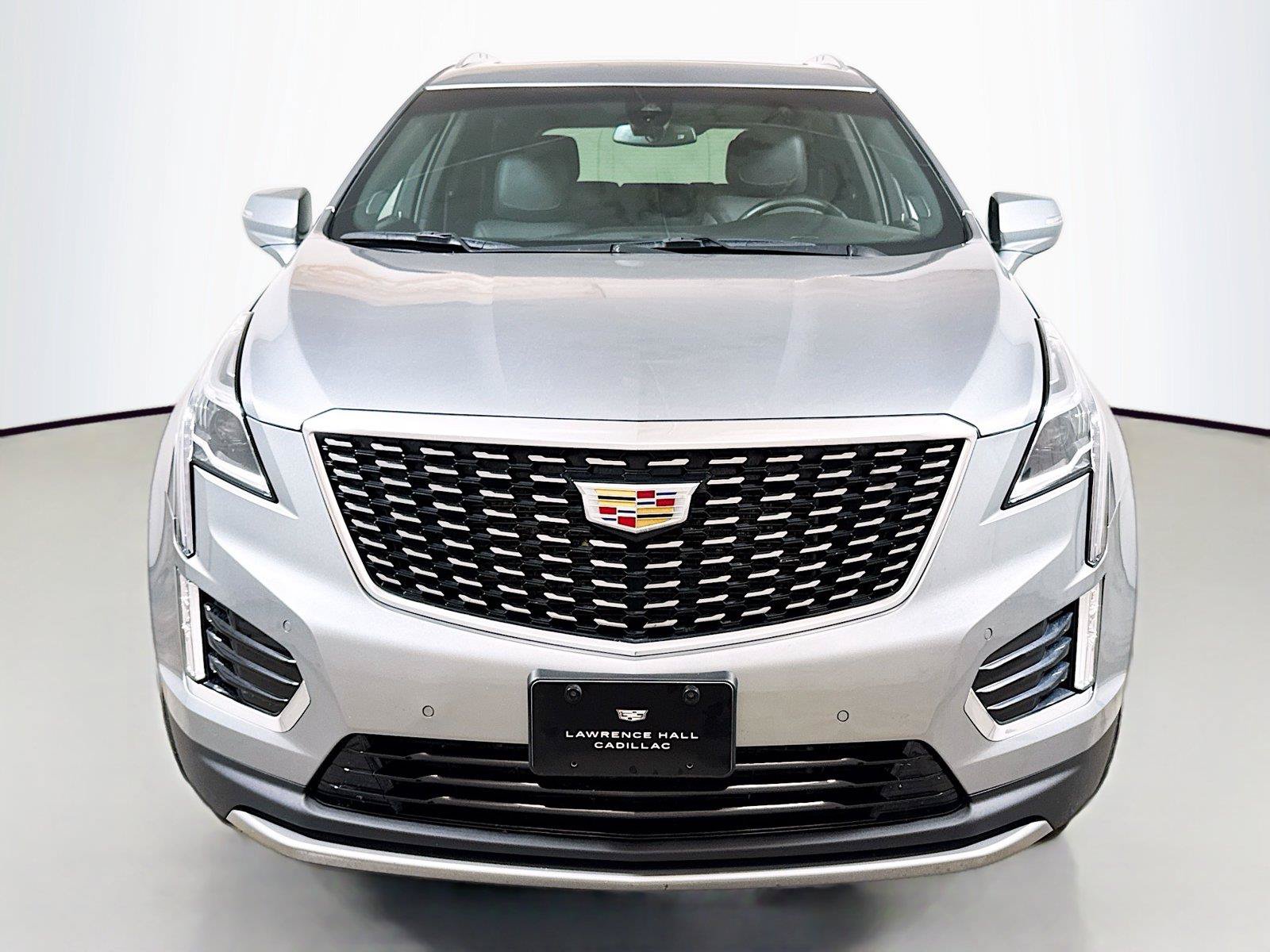 Used 2025 Cadillac XT5 Premium Luxury FWD image 2