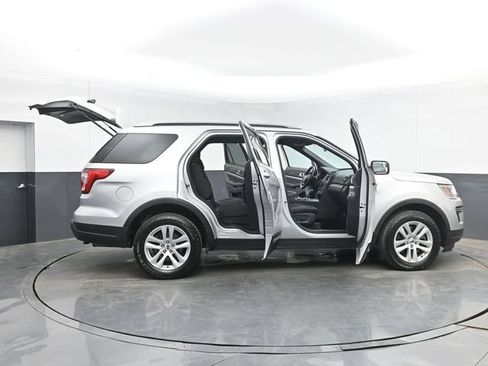 Used 2019 Ford Explorer XLT AWD/4WD image 52
