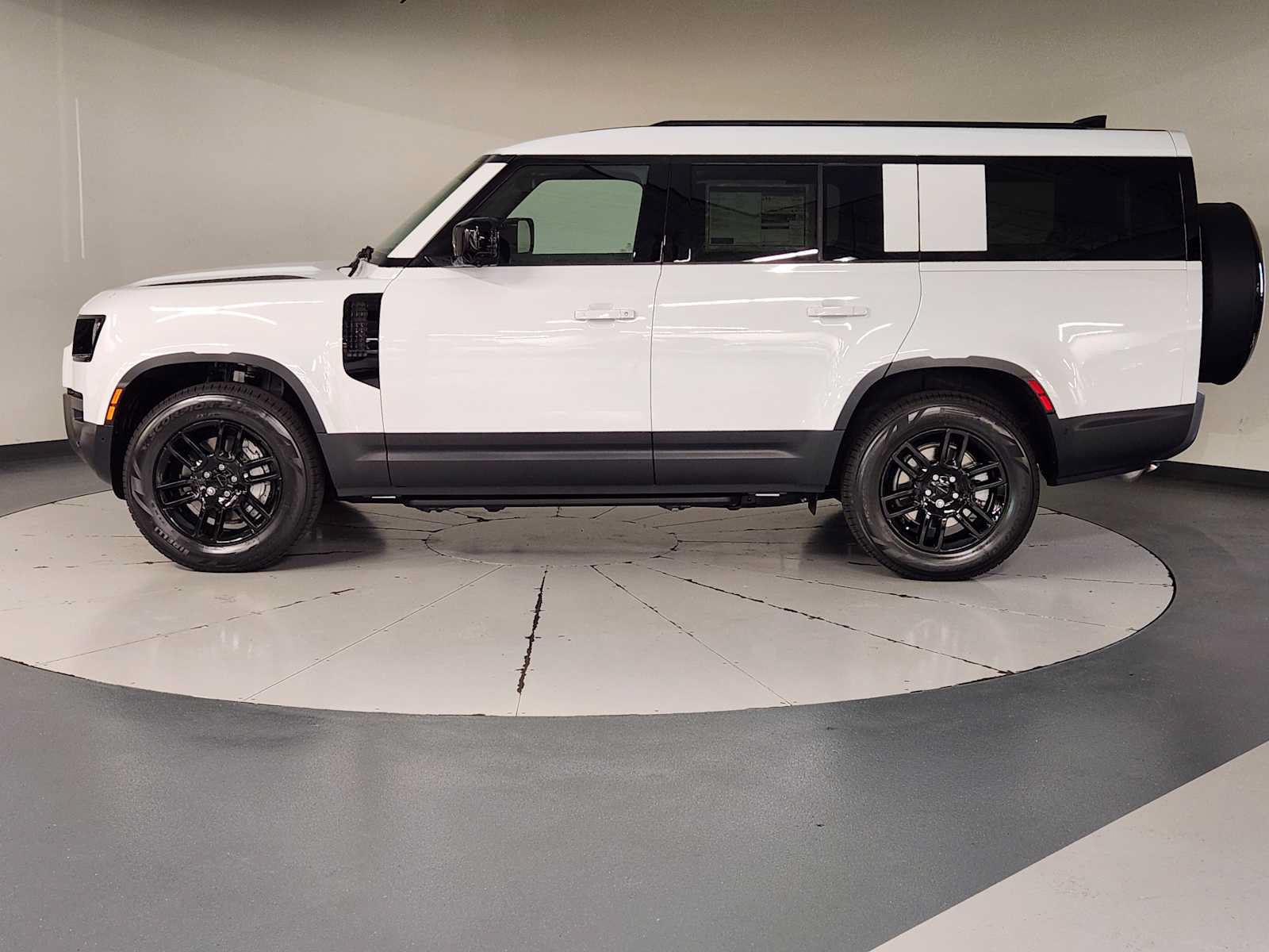 New 2026 Land Rover Defender 130 S AWD/4WD image 5