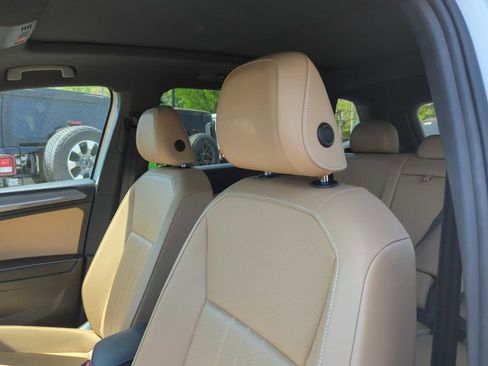 Used 2023 Volkswagen Tiguan SE AWD/4WD image 15