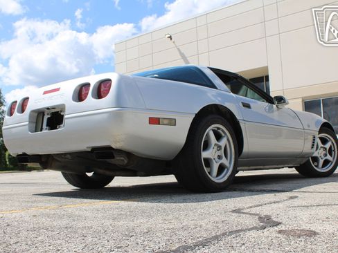 Used 1996 Chevrolet Corvette Coupe RWD image 33