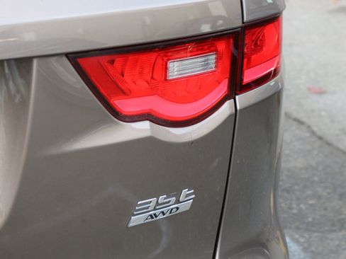 Used 2017 Jaguar F-PACE Prestige image 9