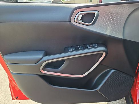 Used 2022 Kia Soul LX FWD image 13