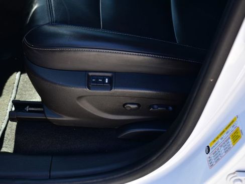 Used 2019 Buick Encore Essence FWD image 17