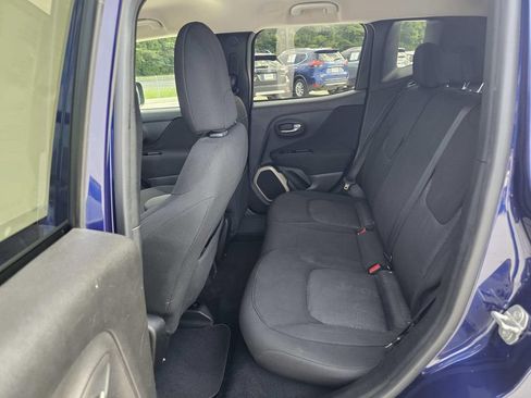 Used 2017 Jeep Renegade Latitude FWD image 38
