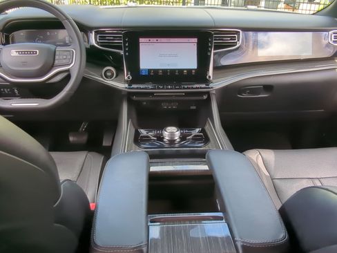 Used 2022 Jeep Wagoneer Series III w/ Flexible Seating Group image 16