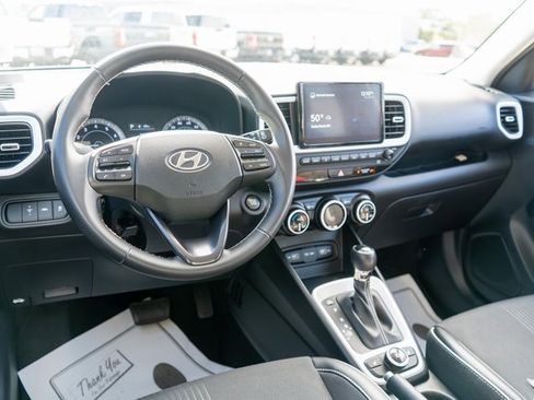 Used 2022 Hyundai Venue Limited image 12