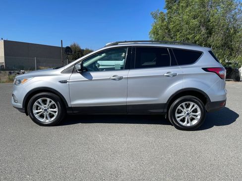 Used 2018 Ford Escape SE FWD image 9