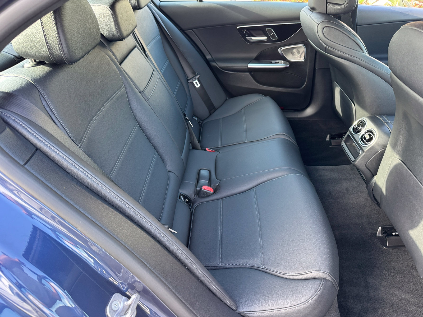 Used 2025 Mercedes-Benz C 300 Sedan image 9