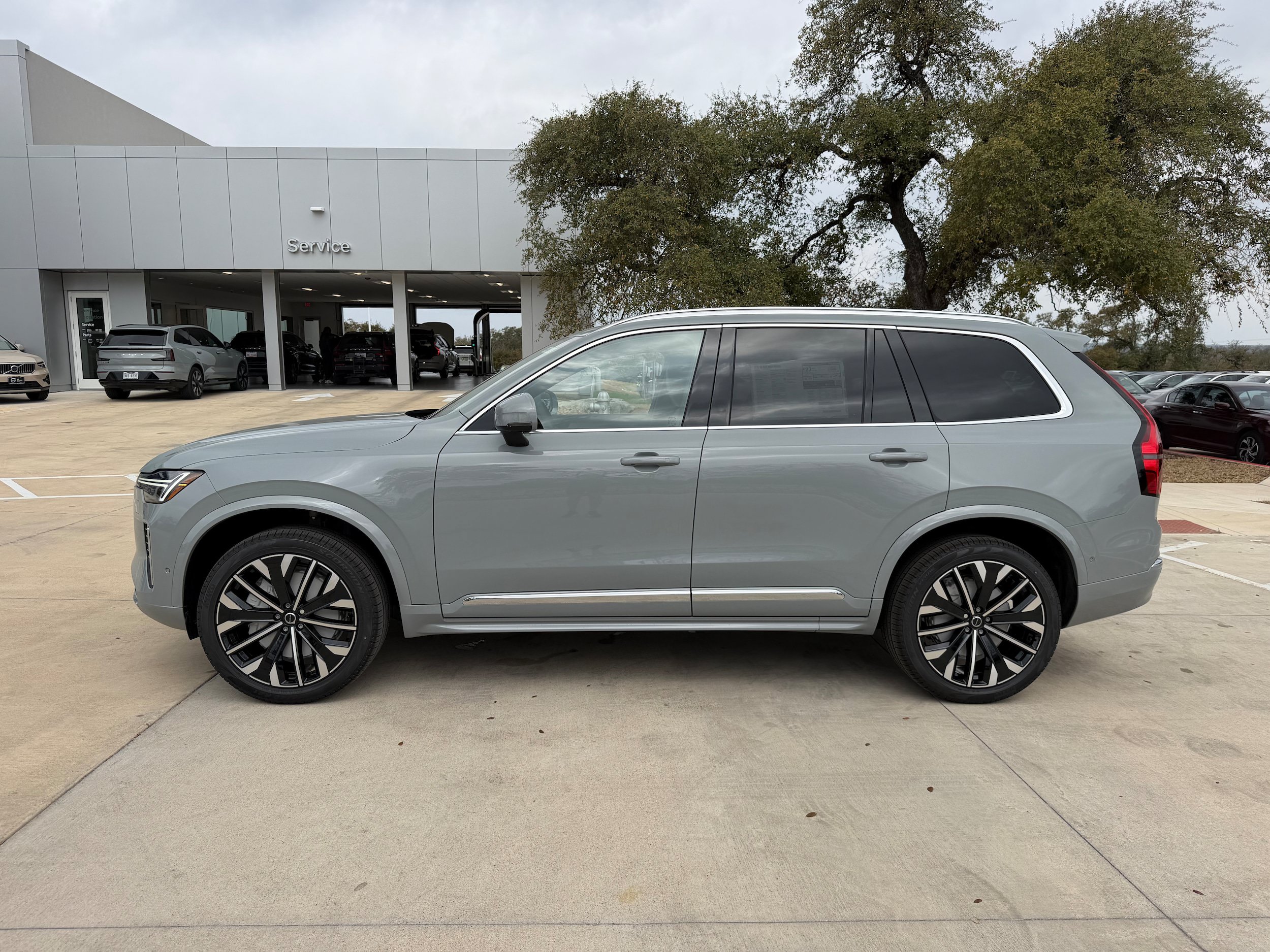 New 2026 Volvo XC90 B6 Plus w/ Protection Package Premier AWD/4WD image 3