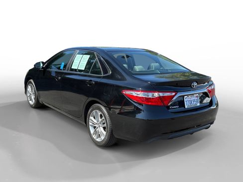 Used 2017 Toyota Camry SE FWD image 3