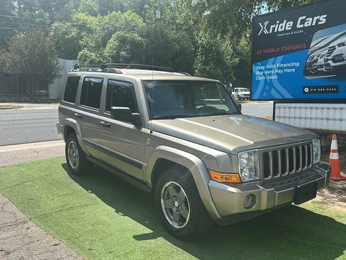 Used 2006 Jeep Commander 4WD image 1