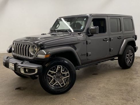 Used 2025 Jeep Wrangler Sahara image 1