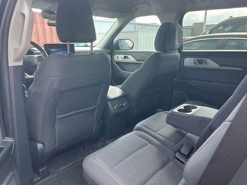 Used 2025 Ford Explorer Active image 10